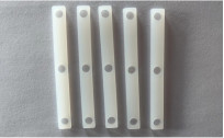 Coxim da borracha de silicone com os furos do parafuso fixados dentro do teclado