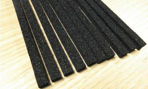 Embalando a pilha próxima e aberta espume padrão do material DIN5510 de EPDM