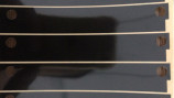 O ANIMAL DE ESTIMAÇÃO preto brilhante cortou a tira longa flexível do furo dois pequeno de Mylar finamente
