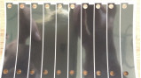 O ANIMAL DE ESTIMAÇÃO preto brilhante cortou a tira longa flexível do furo dois pequeno de Mylar finamente