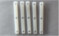 Coxim da borracha de silicone com os furos do parafuso fixados dentro do teclado