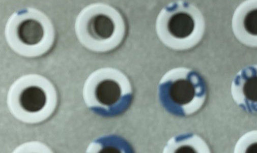 A fita adesiva do lado do dobro D2*D4 esquadra o forro de 0.14mm